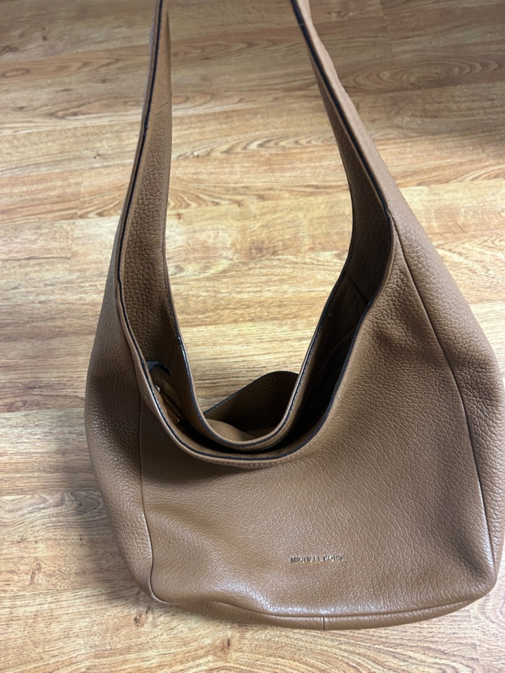 Michael Kors Classic Brown Leather Shoulder Hobo Bag - Picture 2 of 11